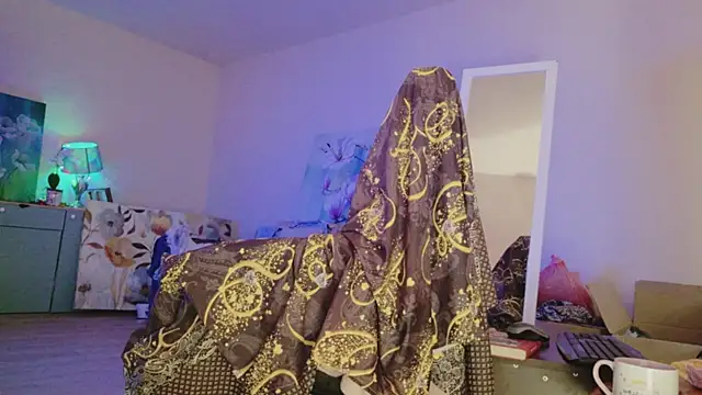 lara heaven online show from 13, 4, 2026