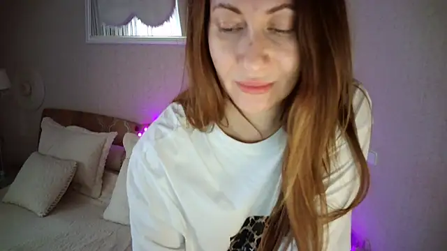 Luna Hoty online show from 10, 3, 2025