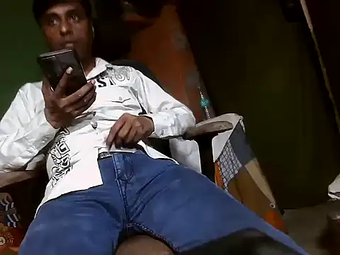 Snapshot of desiboy1101 chatting on 28, 10, 2025 desiboy1101 online show from 28, 10, 2025