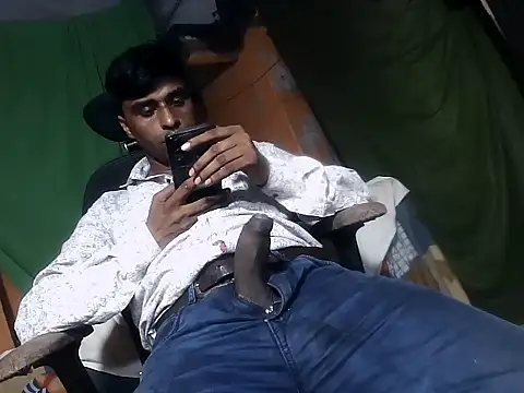 Snapshot of desiboy1101 chatting on 30, 9, 2025 desiboy1101 online show from 30, 9, 2025