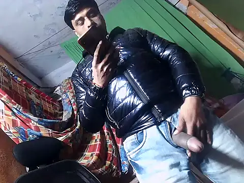 Snapshot of desiboy1101 chatting on 5, 2, 2025 desiboy1101 online show from 5, 2, 2025