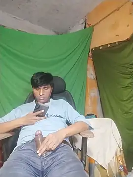 Snapshot of desiboy1101 chatting on 27, 11, 2025 desiboy1101 online show from 27, 11, 2025