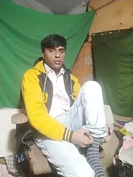 Snapshot of desiboy1101 chatting on 2, 12, 2025 desiboy1101 online show from 2, 12, 2025