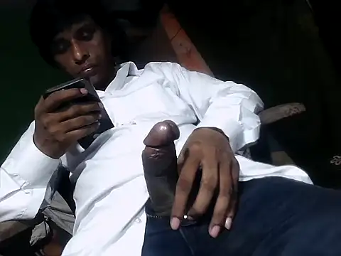 Snapshot of desiboy1101 chatting on 28, 9, 2025 desiboy1101 online show from 28, 9, 2025