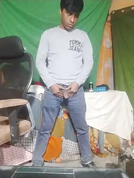 Snapshot of desiboy1101 chatting on 26, 11, 2025 desiboy1101 online show from 26, 11, 2025