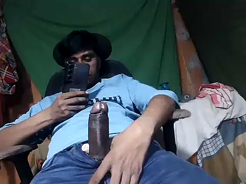 Snapshot of desiboy1101 chatting on 14, 11, 2025 desiboy1101 online show from 14, 11, 2025