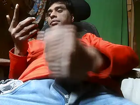 Snapshot of desiboy1101 chatting on 14, 1, 2025 desiboy1101 online show from 14, 1, 2025