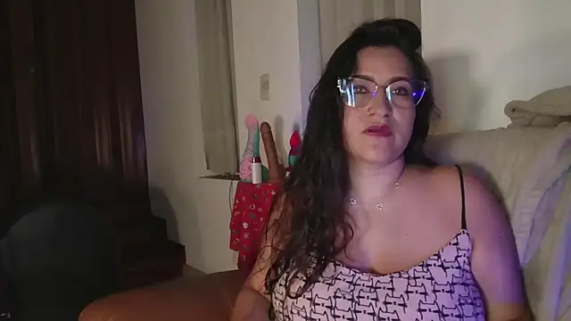 Snapshot of DeesseLuxure chatting on 10, 11, 2025 DeesseLuxure online show from 10, 11, 2025