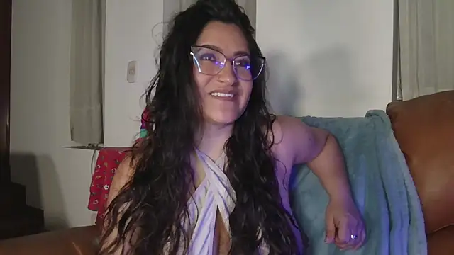 Snapshot of DeesseLuxure chatting on 22, 10, 2025 DeesseLuxure online show from 22, 10, 2025