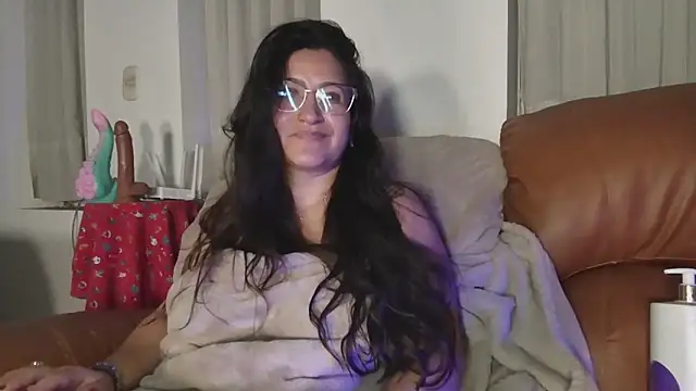 Snapshot of DeesseLuxure chatting on 8, 10, 2025 DeesseLuxure online show from 8, 10, 2025