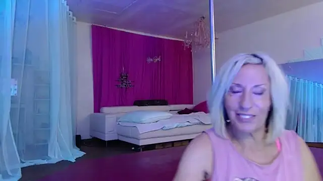 Snapshot of Sweet-Ginger chatting on 11, 10, 2025 Sweet-Ginger online show from 11, 10, 2025