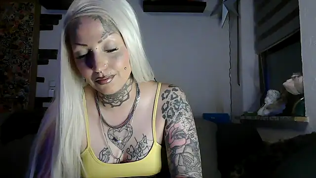 Snapshot of RoxxyInk chatting on 9, 5, 2026 RoxxyInk online show from 9, 5, 2026