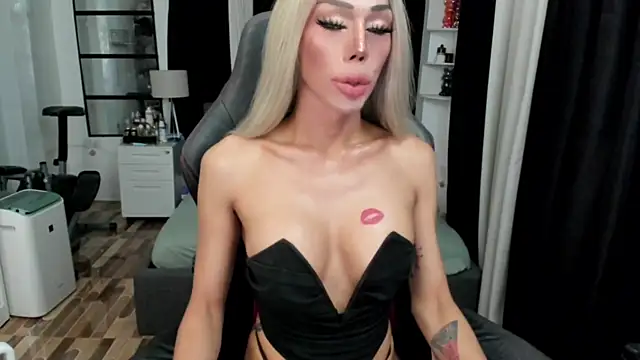 Snapshot of Forever_MissCandace chatting on 29, 4, 2026 Forever MissCandace online show from 29, 4, 2026