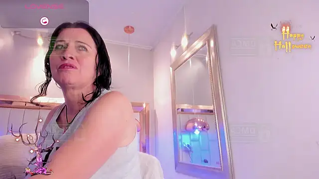 Snapshot of LADY_HELLEN chatting on 28, 10, 2025 LADY HELLEN online show from 28, 10, 2025