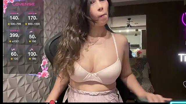 Snapshot of Leilacharlotte chatting on 12, 2, 2026 Leilacharlotte online show from 12, 2, 2026