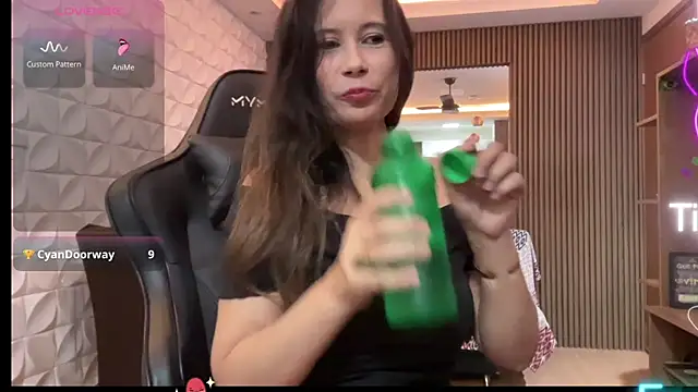 Snapshot of Leilacharlotte chatting on 15, 2, 2026 Leilacharlotte online show from 15, 2, 2026