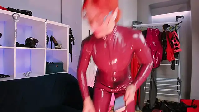 Snapshot of Ella__Kross chatting on 2, 3, 2025 Ella Kross online show from 2, 3, 2025