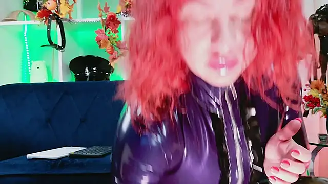 Snapshot of Ella__Kross chatting on 21, 9, 2025 Ella Kross online show from 21, 9, 2025