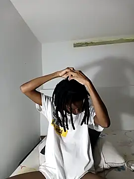 Snapshot of africa_deluxe chatting on 25, 11, 2025 africa deluxe online show from 25, 11, 2025