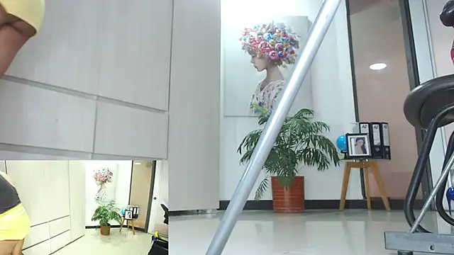 Snapshot of carieBelle1 chatting on 14, 3, 2025 carieBelle1 online show from 14, 3, 2025