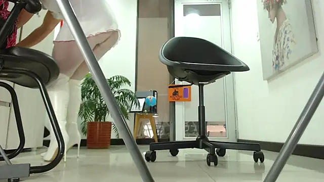 Snapshot of carieBelle1 chatting on 31, 10, 2025 carieBelle1 online show from 31, 10, 2025