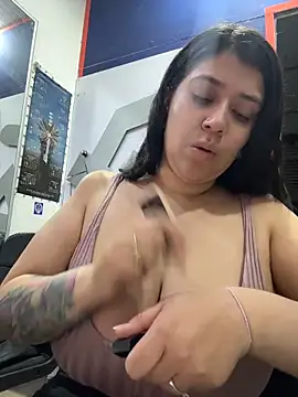 Snapshot of emilyjohanson chatting on 1, 5, 2026 emilyjohanson online show from 1, 5, 2026