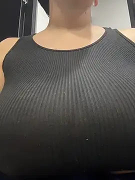 Snapshot of emilyjohanson chatting on 5, 5, 2026 emilyjohanson online show from 5, 5, 2026