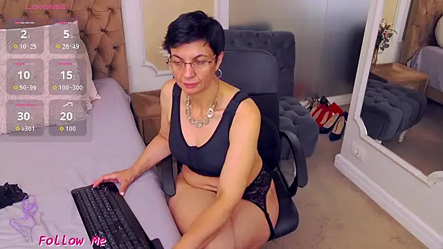 BustyPenellope online show from 18, 6, 2026