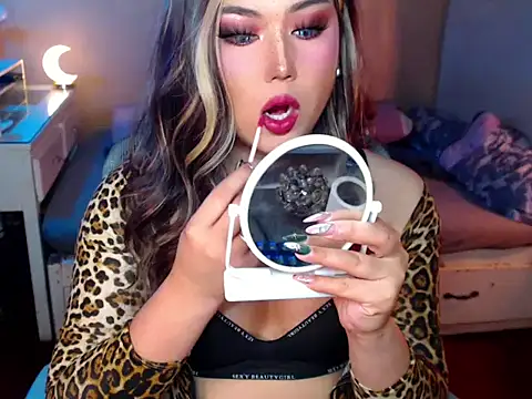 HOTnWILDalice online show from 24, 10, 2025