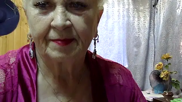 Emma52610 online show from 3, 10, 2025