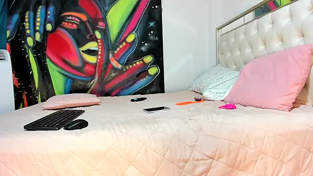luna sexxy online show from 9, 5, 2026