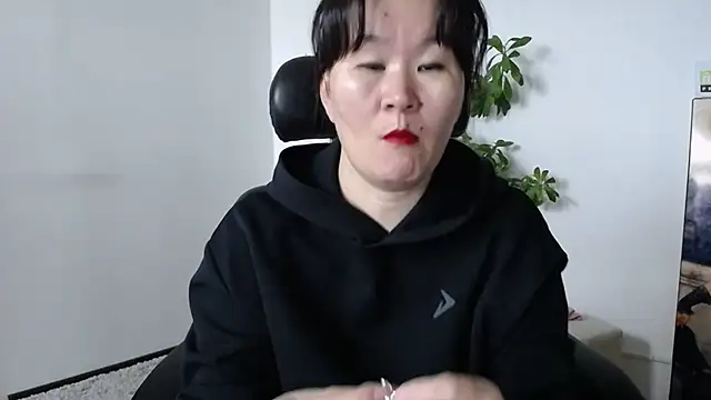 Akira xx online show from 3, 10, 2025