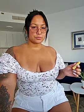 DannaaMeliza online show from 23, 9, 2025