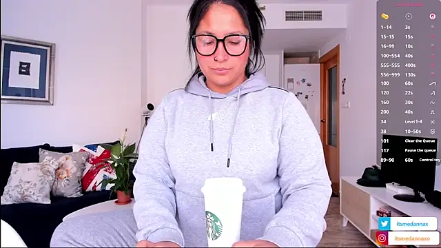 DannaaMeliza online show from 14, 11, 2025