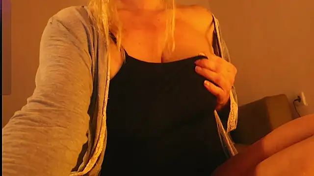 Kishaxxx online show from 2, 2, 2025