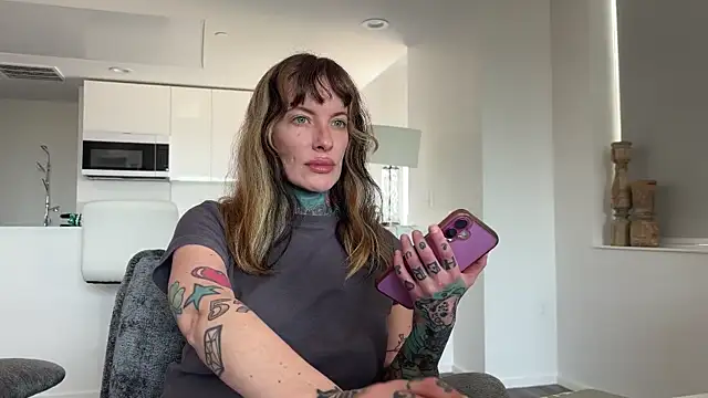Snapshot of airgeadx chatting on 8, 6, 2026 airgeadx online show from 8, 6, 2026