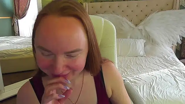 MiaRedFox online show from 6, 3, 2025