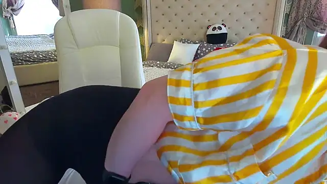 MiaRedFox online show from 25, 2, 2025