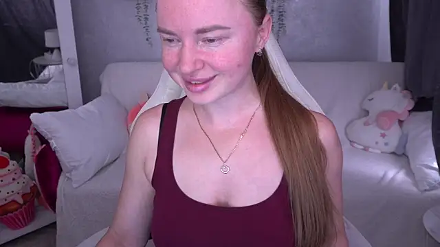 MiaRedFox online show from 4, 10, 2025