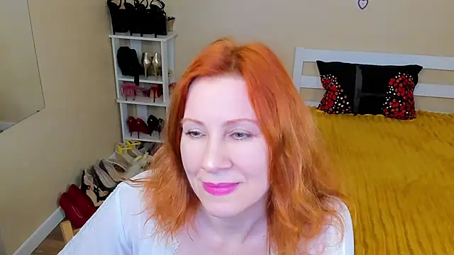 Snapshot of FoxySophia chatting on 4, 7, 2026 FoxySophia online show from 4, 7, 2026