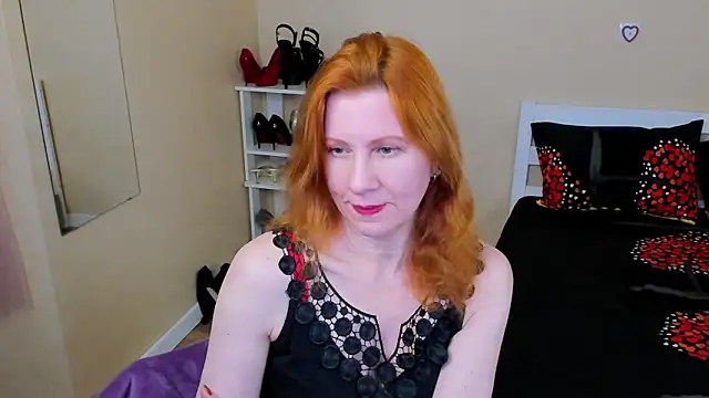 Snapshot of FoxySophia chatting on 24, 4, 2026 FoxySophia online show from 24, 4, 2026
