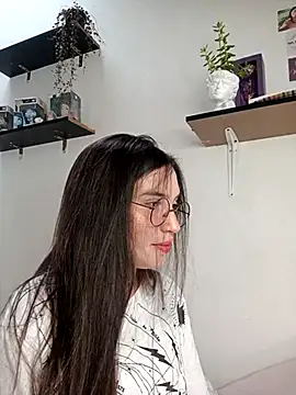 Snapshot of loveuu-bae chatting on 7, 3, 2025 loveuu-bae online show from 7, 3, 2025