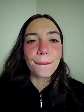 Snapshot of loveuu-bae chatting on 5, 10, 2025 loveuu-bae online show from 5, 10, 2025