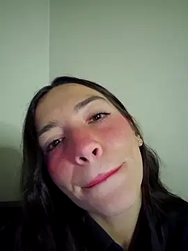 Snapshot of loveuu-bae chatting on 10, 10, 2025 loveuu-bae online show from 10, 10, 2025