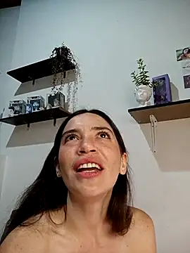 Snapshot of loveuu-bae chatting on 6, 3, 2025 loveuu-bae online show from 6, 3, 2025