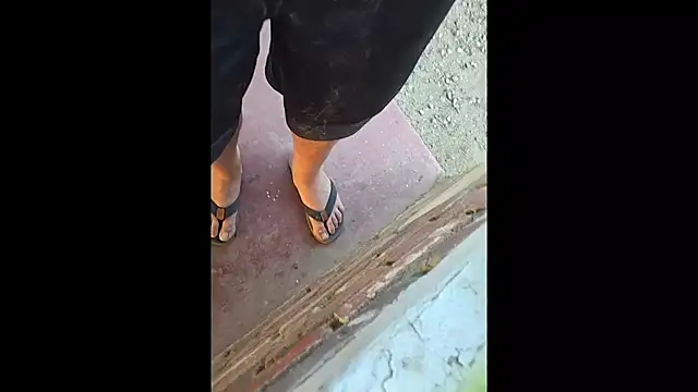 UncutHammer69 online show from 10, 10, 2025