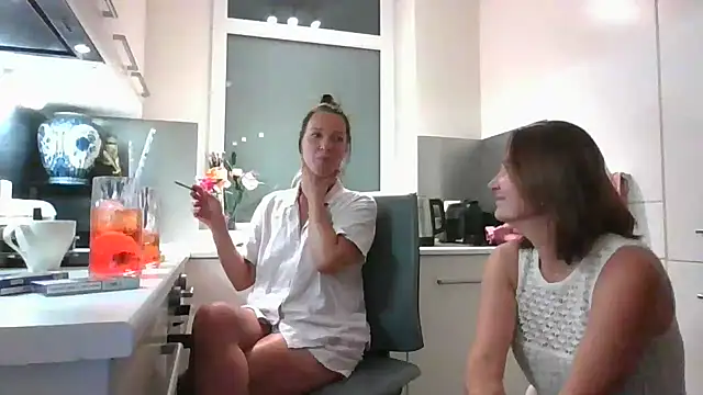 Snapshot of AnnaWaller chatting on 8, 8, 2026 AnnaWaller online show from 8, 8, 2026