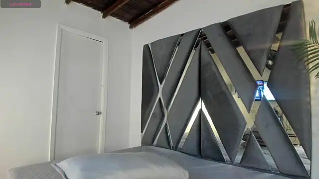 Snapshot of moonsweet1 chatting on 26, 9, 2025 moonsweet1 online show from 26, 9, 2025