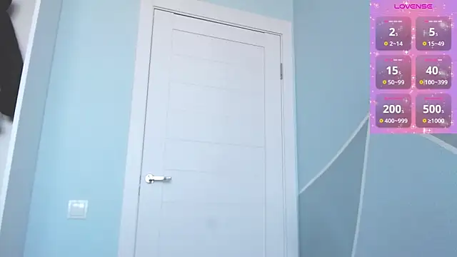 MilaniaCute online show from 10, 4, 2026