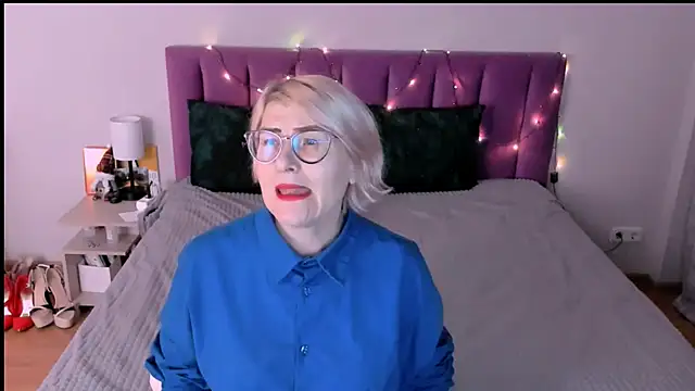 sabrinamacmarren online show from 18, 12, 2025